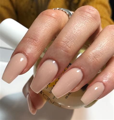 acrylic nails beige